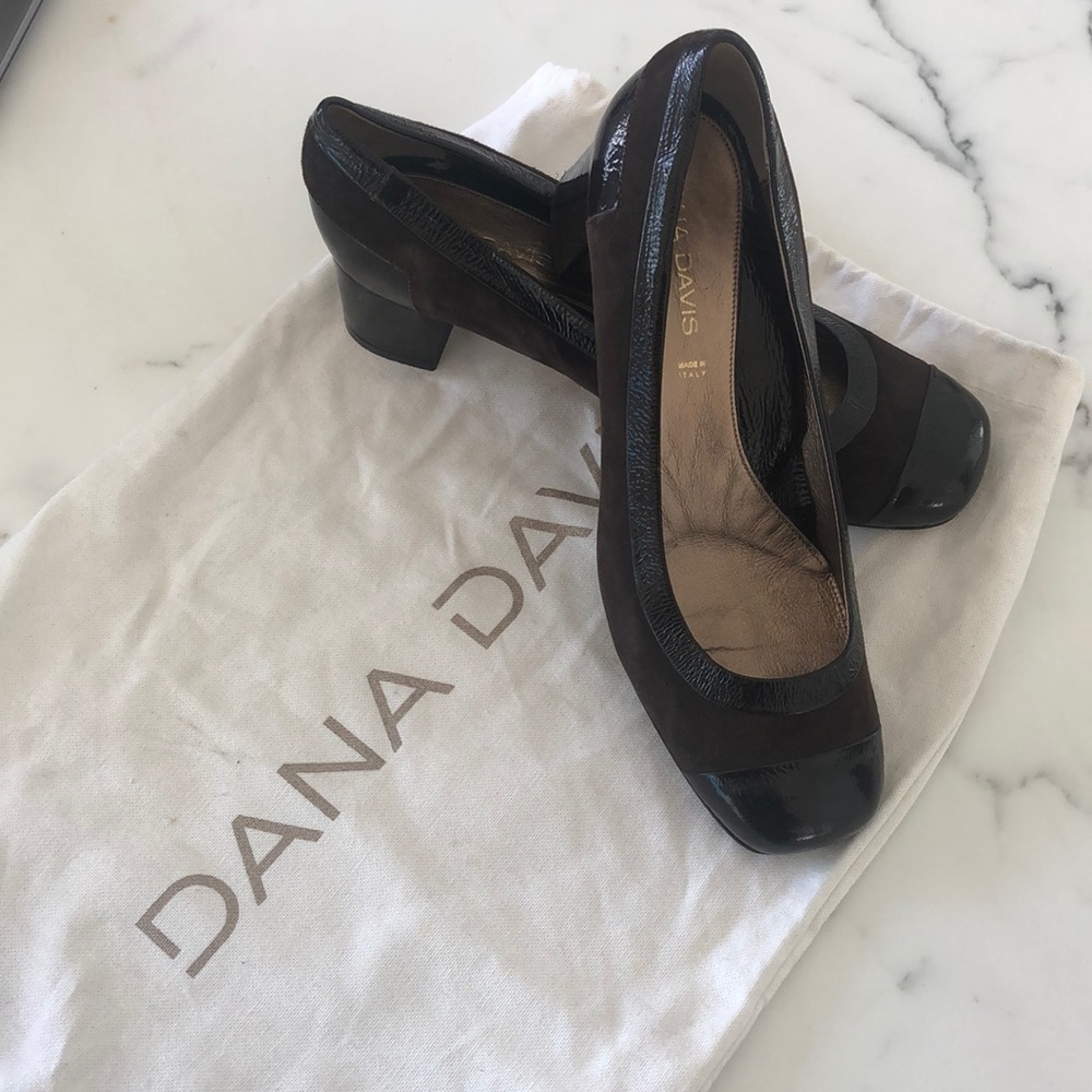 Dana Davis size 8.5 brown suede and patent pumps